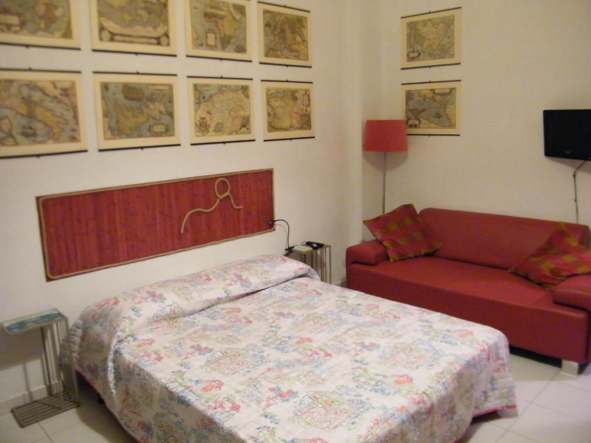 Standard Double Room with Shared Bathroom